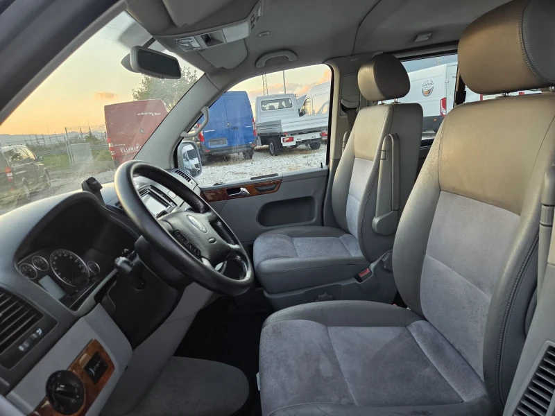 VW Multivan 2.5 TDI, Клима, Нави, Автомат, снимка 9 - Бусове и автобуси - 52171429