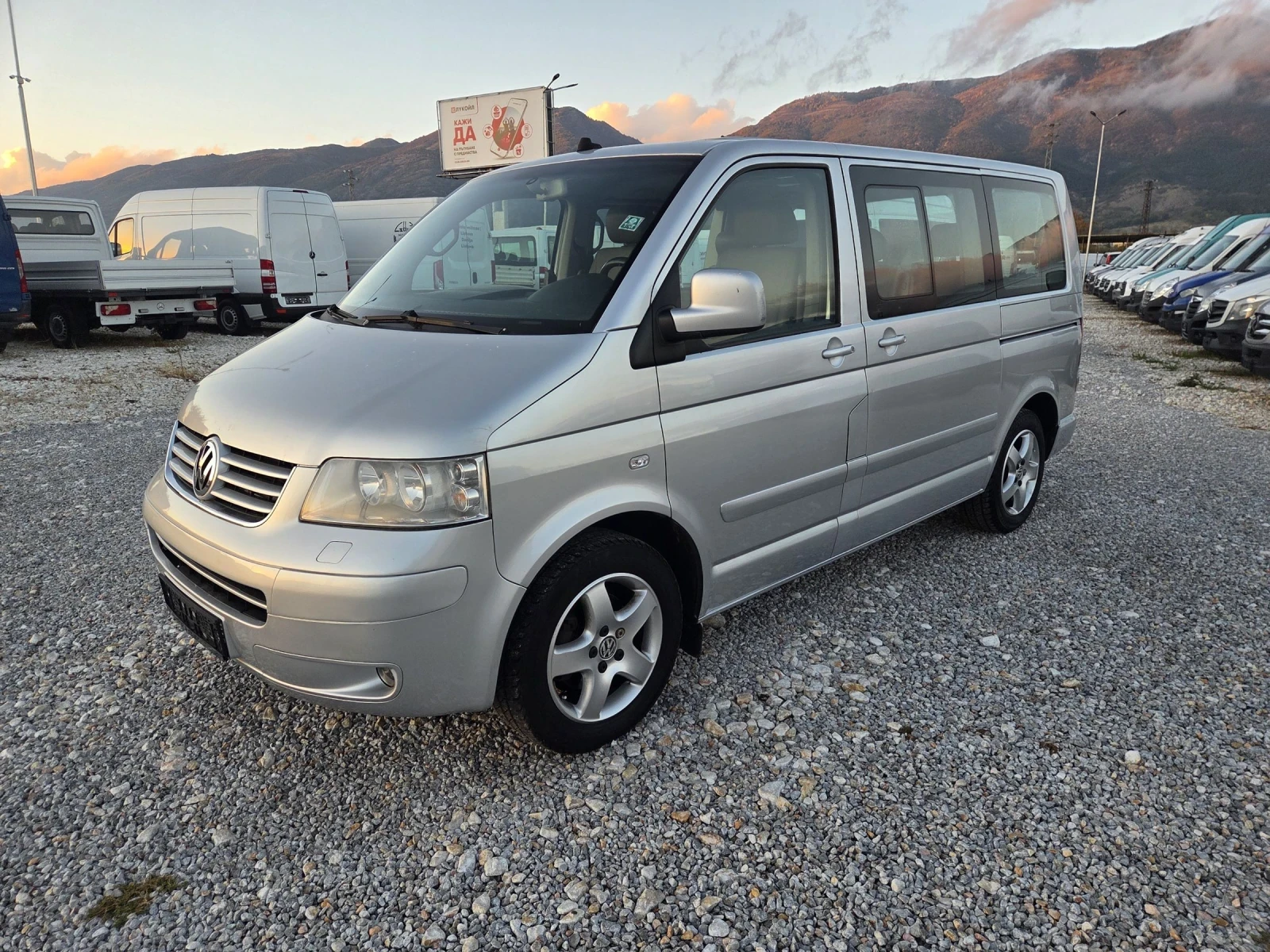 VW Multivan 2.5 TDI, Клима, Нави, Автомат, снимка 1