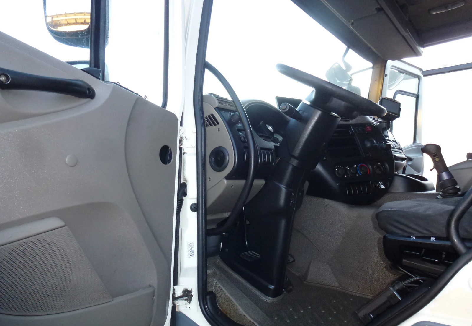 Daf CF 18 метра кран с дистанционно, снимка 12 - Камиони - 56232737