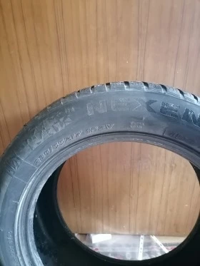 Гуми Зимни 235/55R17, снимка 3 - Гуми и джанти - 47004020