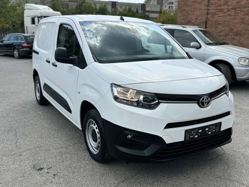 Toyota Proace City 1.5 три мрста, снимка 8 - Автомобили и джипове - 47054610