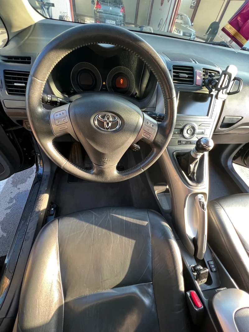 Toyota Auris, снимка 9 - Автомобили и джипове - 48545018