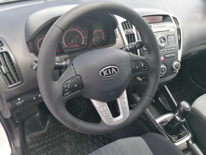 Kia Ceed 1.6 CRDI 6sk , снимка 8 - Автомобили и джипове - 51353107