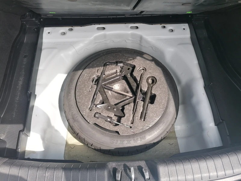 Kia Ceed 1.6 CRDI 6sk , снимка 16 - Автомобили и джипове - 51353107