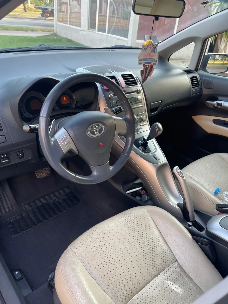 Toyota Auris  1.4 D4D / КОЖА, снимка 14 - Автомобили и джипове - 51996332