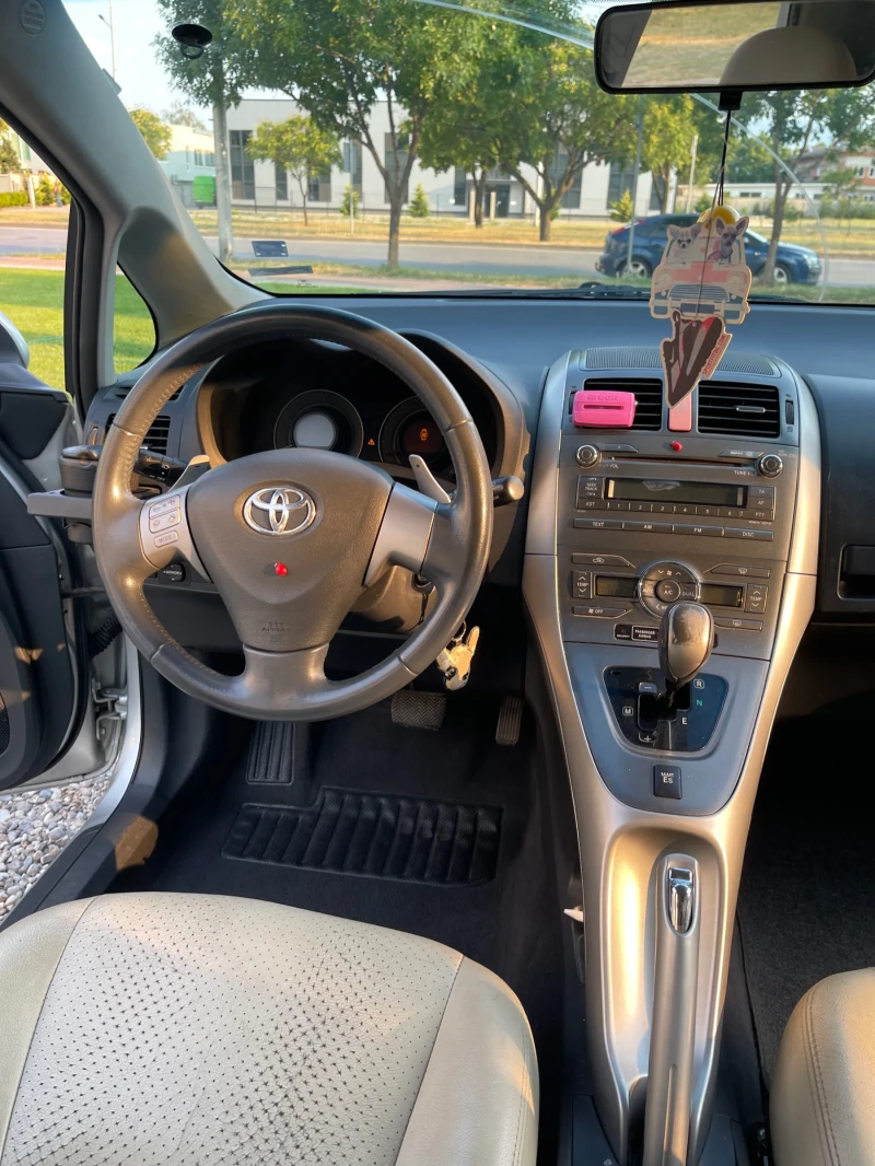 Toyota Auris  1.4 D4D / КОЖА, снимка 9 - Автомобили и джипове - 51996332