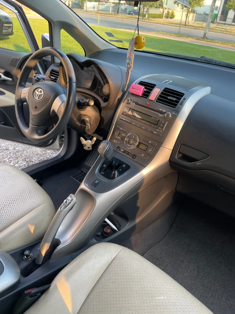 Toyota Auris  1.4 D4D / КОЖА, снимка 17 - Автомобили и джипове - 51996332