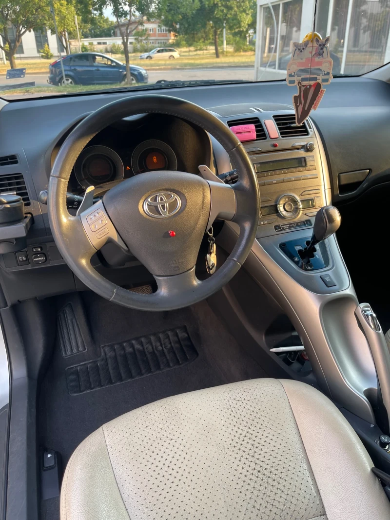 Toyota Auris  1.4 D4D / КОЖА, снимка 10 - Автомобили и джипове - 51996332