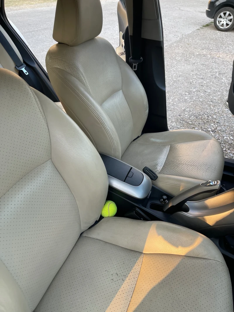 Toyota Auris  1.4 D4D / КОЖА, снимка 11 - Автомобили и джипове - 51996332