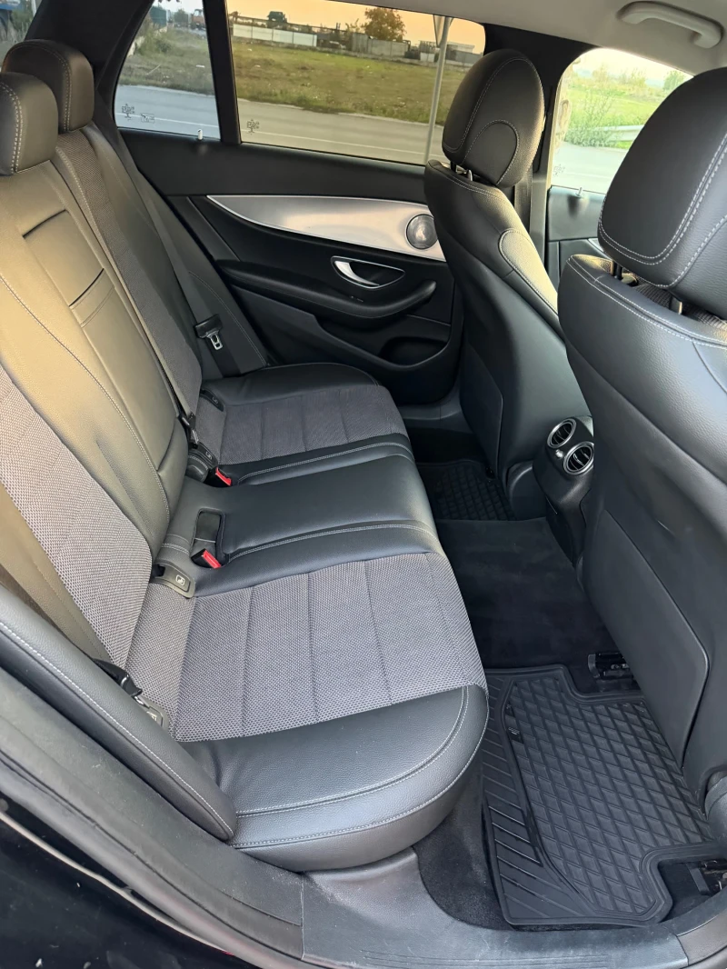 Mercedes-Benz E 220 AMG, снимка 13 - Автомобили и джипове - 52396959