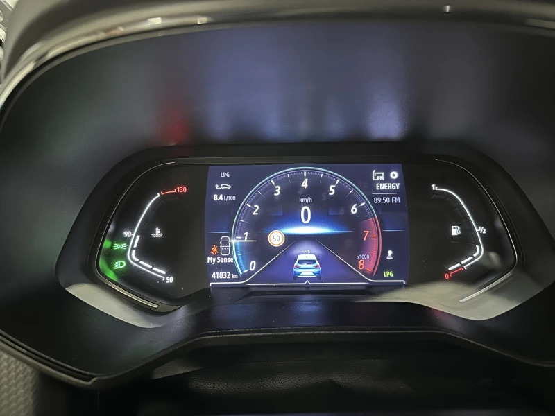 Renault Clio V TCE 100 LPG, снимка 8 - Автомобили и джипове - 52726106