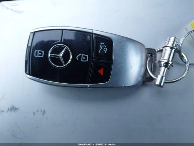 Mercedes-Benz E 300 * BURMESTER* KEYLESS* ПАНОРАМА* КОЖА* ПОДГРЕВ* , снимка 14 - Автомобили и джипове - 53972081