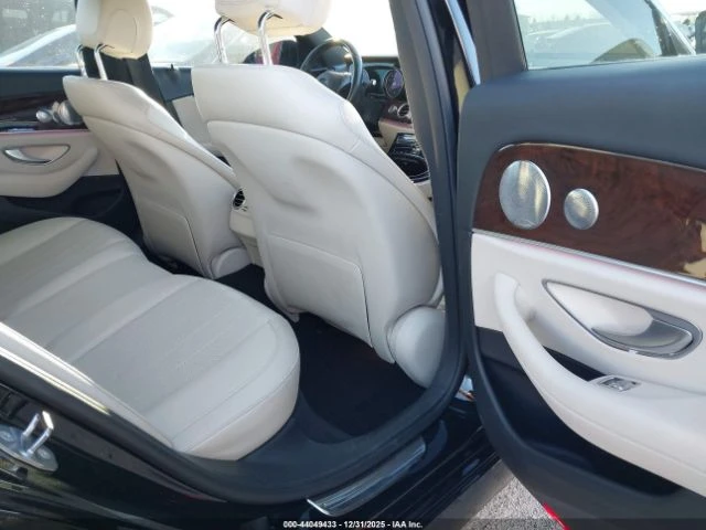 Mercedes-Benz E 300 * BURMESTER* KEYLESS* ПАНОРАМА* КОЖА* ПОДГРЕВ* , снимка 12 - Автомобили и джипове - 53972081