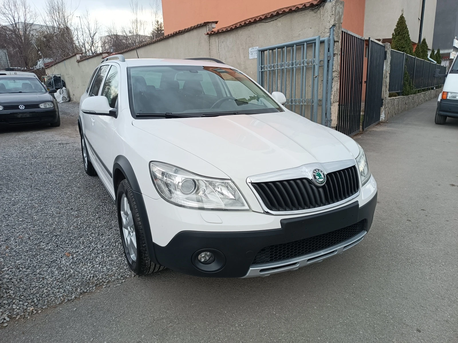 Skoda Octavia Scout 2.0TDI-4x4 - [1] 