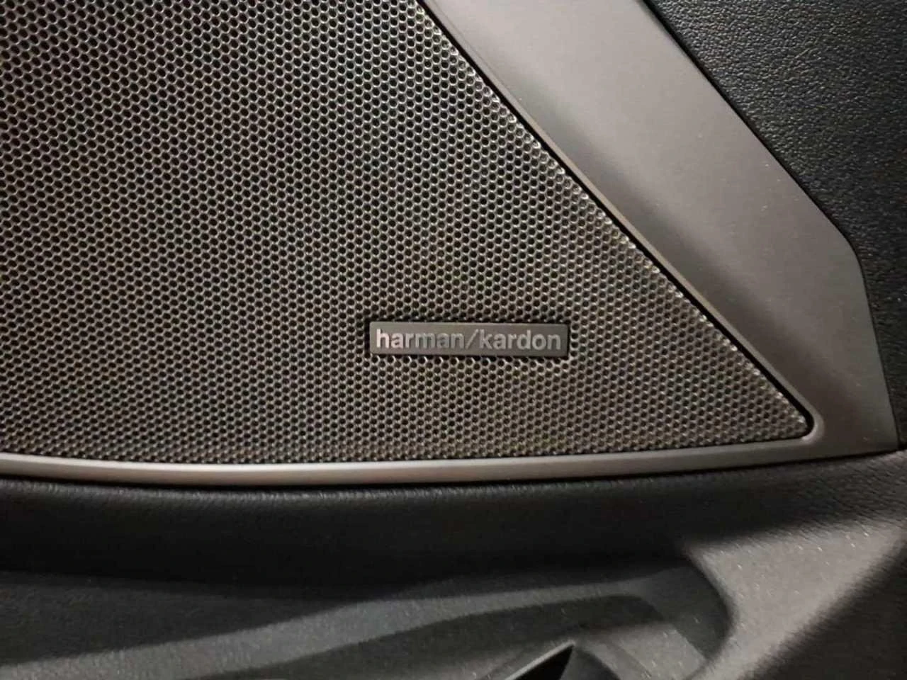 BMW 330 M-SPORT/258HP/NAVI/LED/VIRTUAL-CP/AMBI/CAM/ | Mobile.bg   11