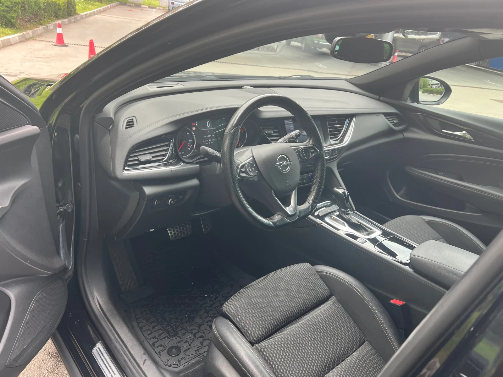 Opel Insignia 2.0D 8EAT - изображение 6