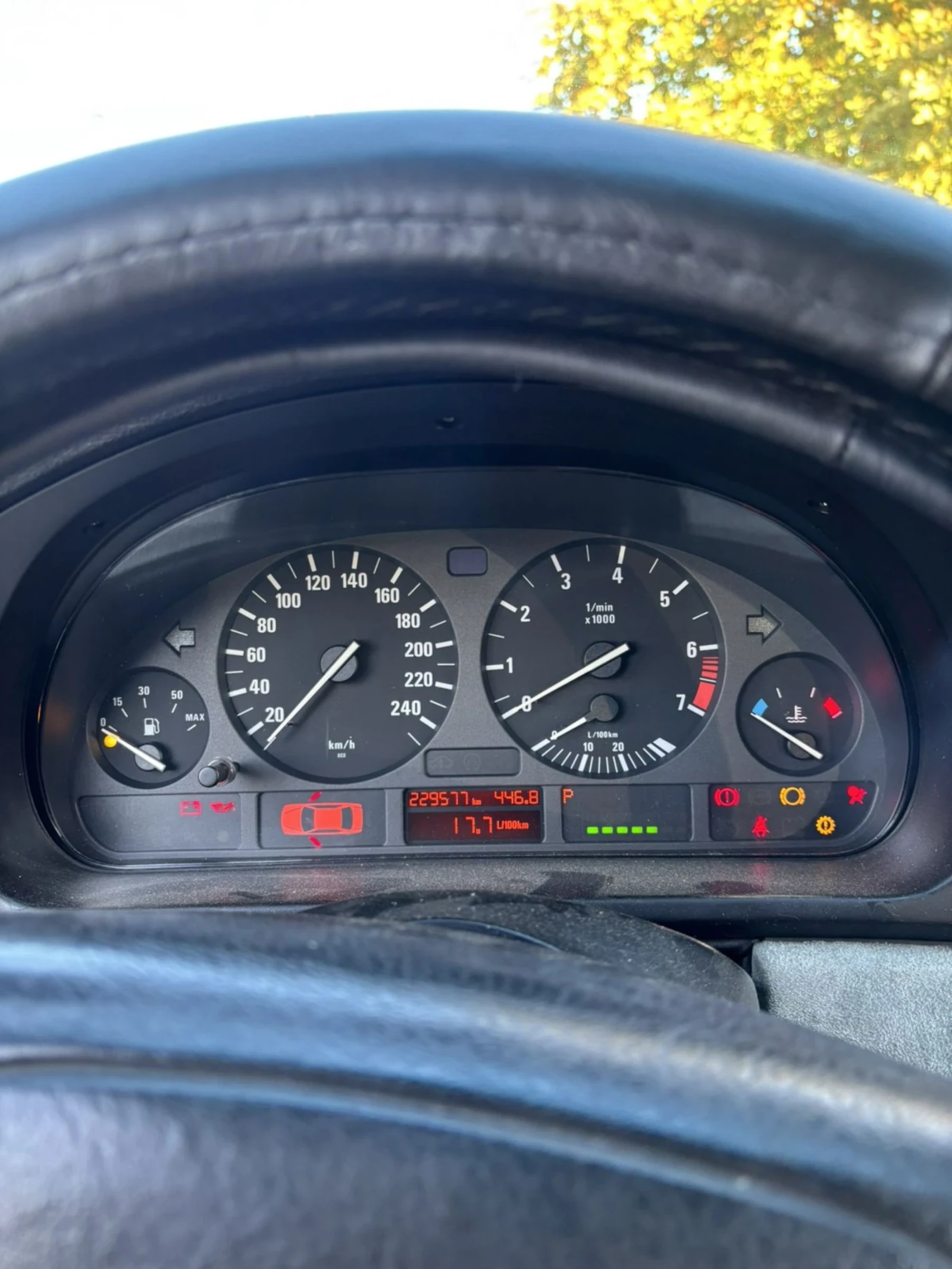 BMW 523 2.5i - изображение 8