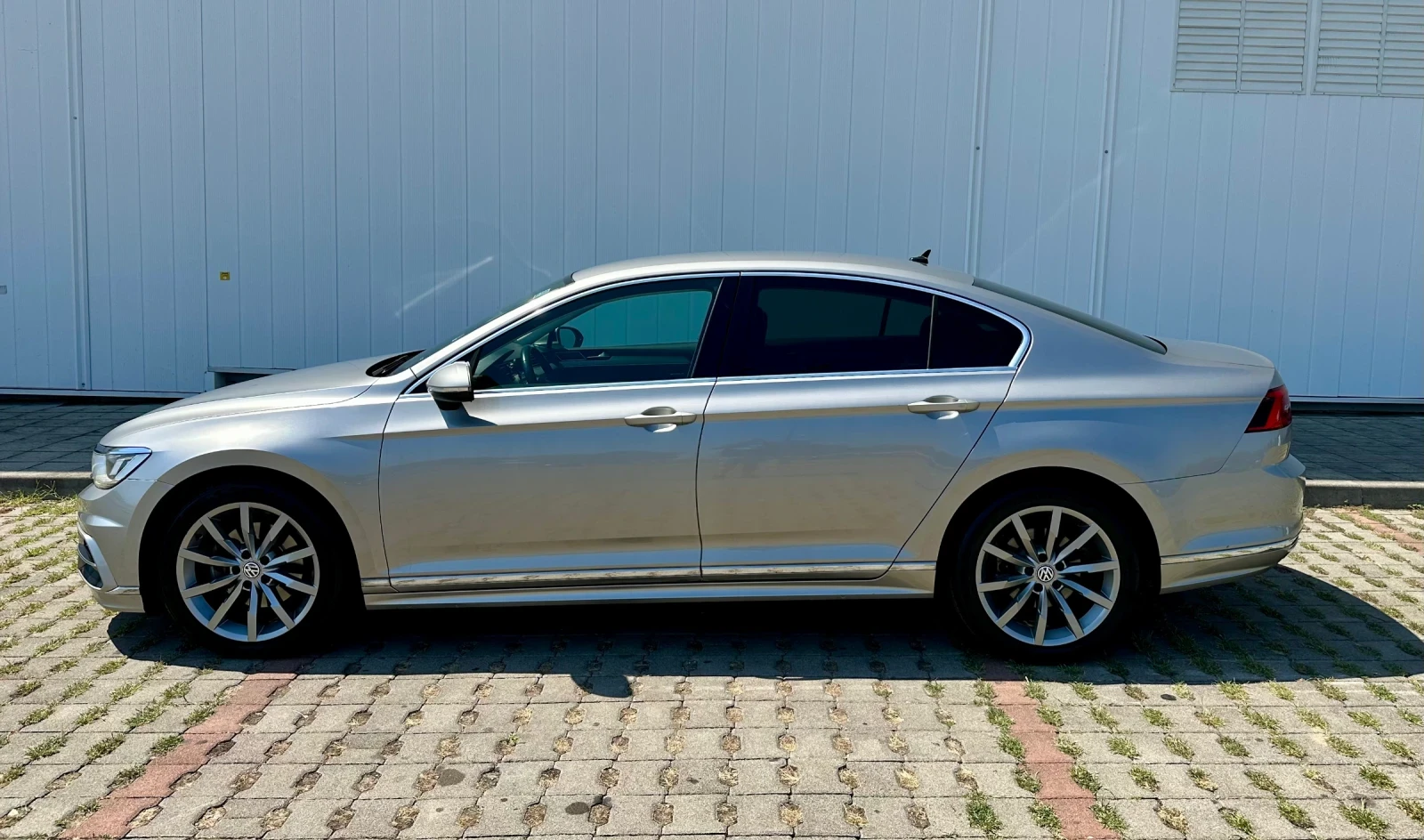 VW Passat 2.0 tdi-150к.с.R-line, Virtual - изображение 4