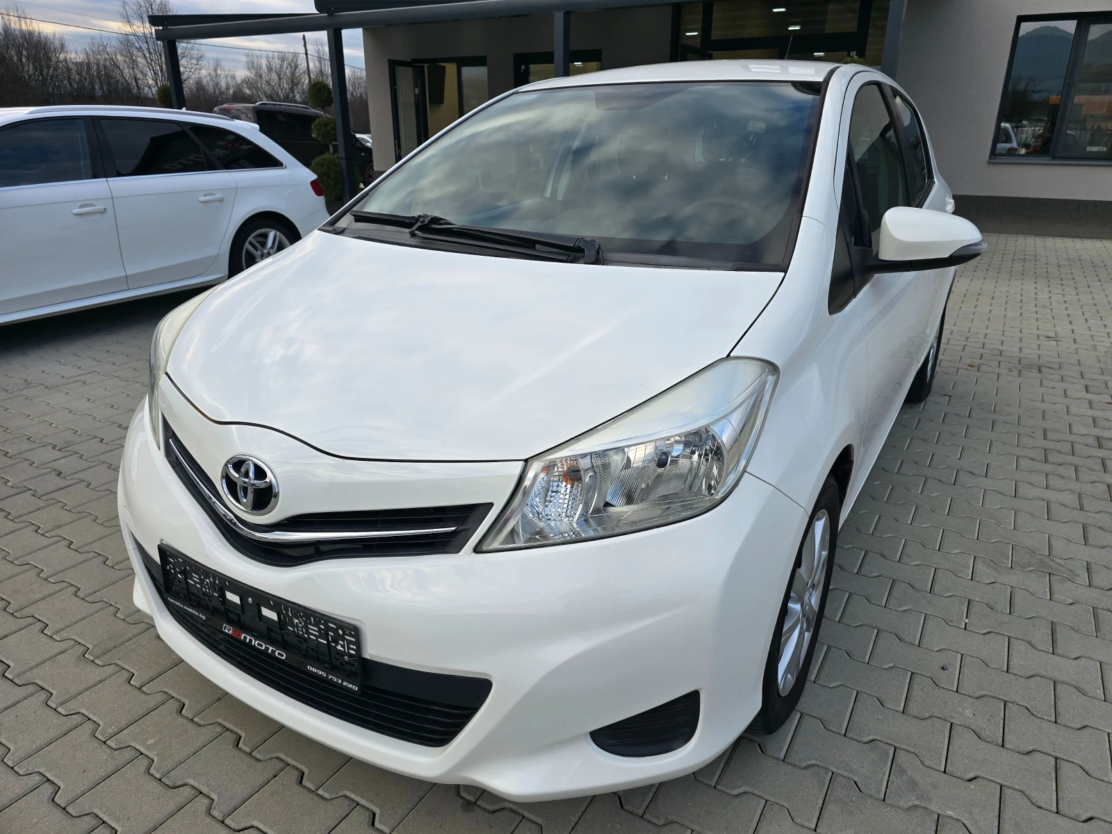 Toyota Yaris 1.0VVT-I, 70к.с., 11.2012г. - изображение 6