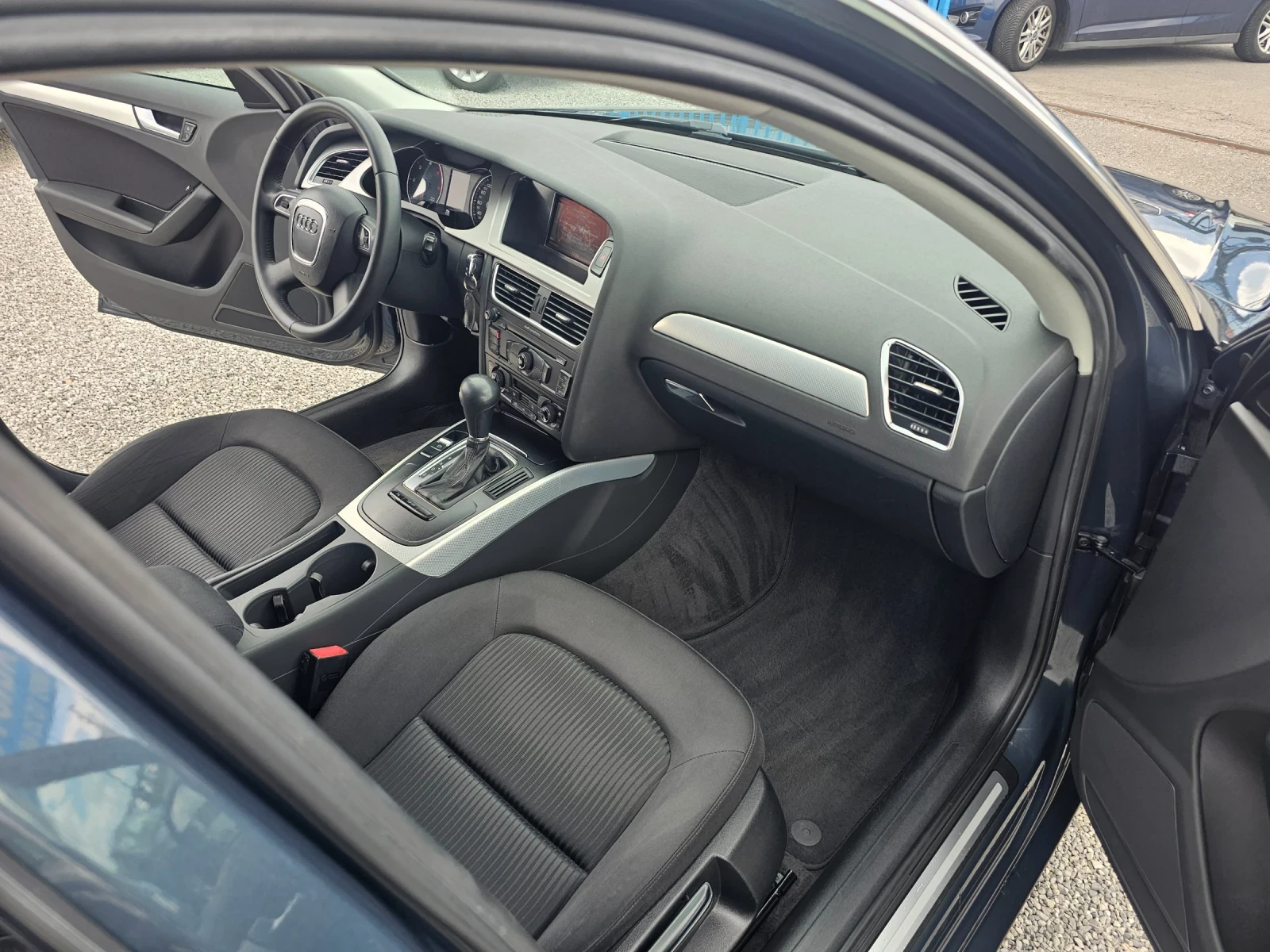 Audi A4 2.0 tdi ABTOMAT , снимка 12 - Автомобили и джипове - 54388964