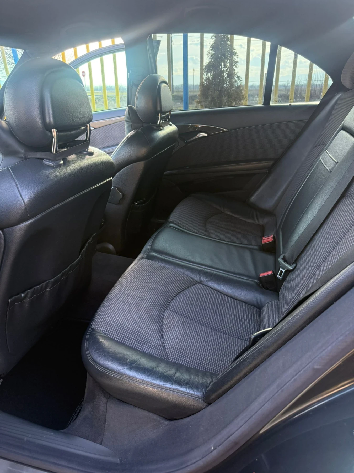 Mercedes-Benz E 320, снимка 5 - Автомобили и джипове - 54918892