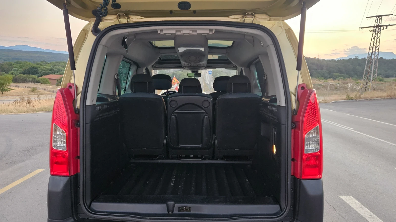 Citroen Berlingo 1.6HDI, снимка 11 - Автомобили и джипове - 55718573