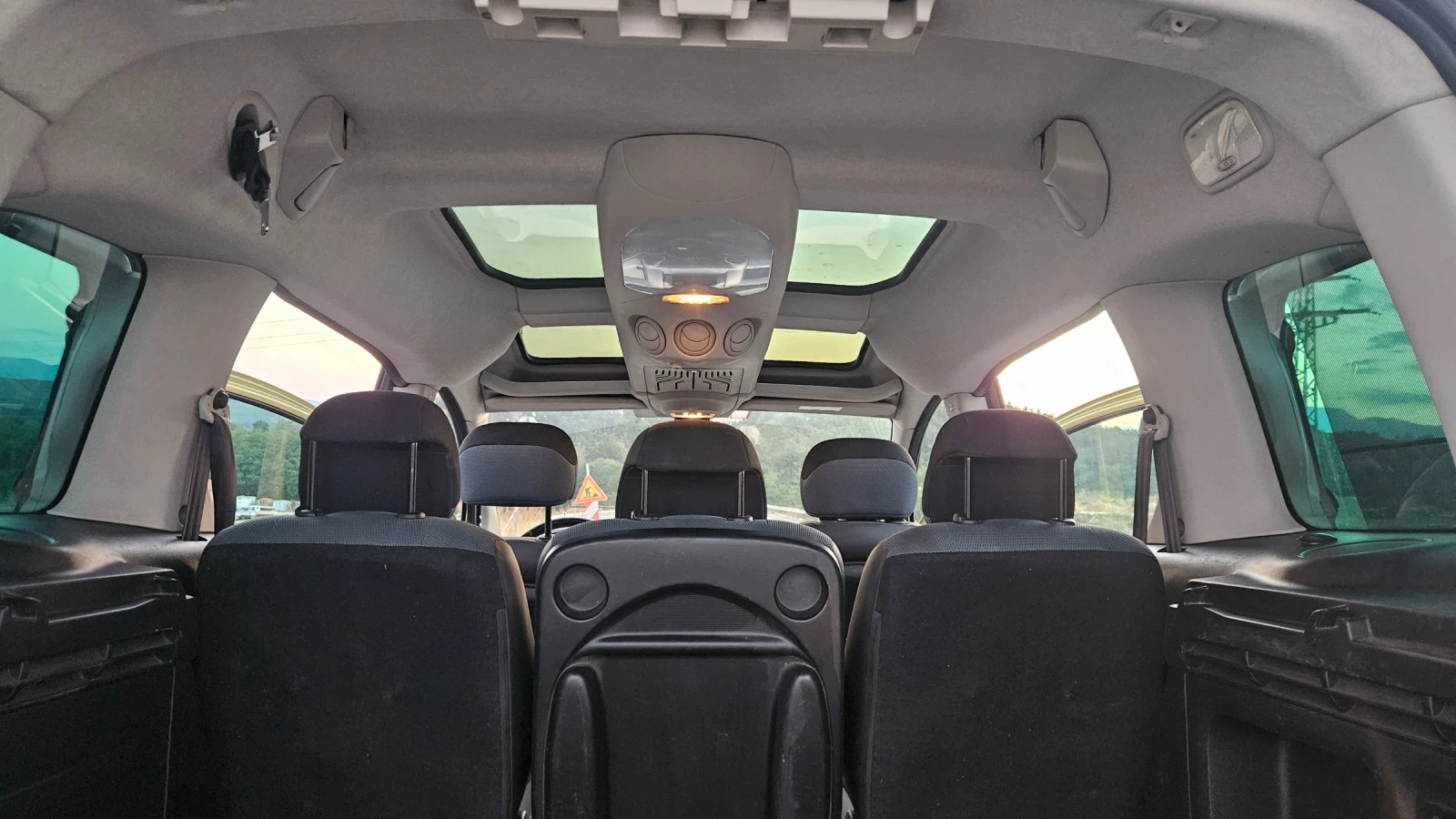 Citroen Berlingo 1.6HDI, снимка 10 - Автомобили и джипове - 55718573
