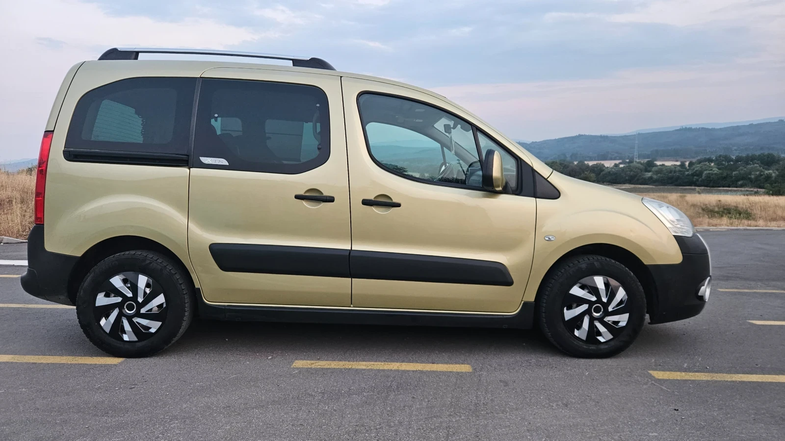 Citroen Berlingo 1.6HDI, снимка 8 - Автомобили и джипове - 55718573