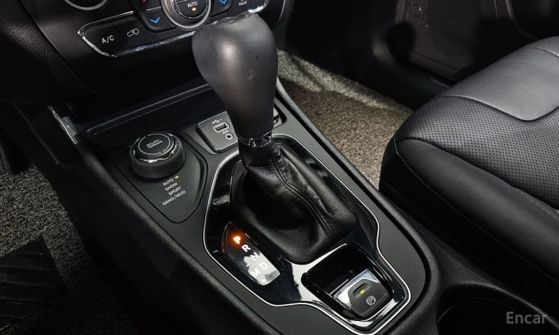 Jeep Grand cherokee, снимка 9 - Автомобили и джипове - 53368474