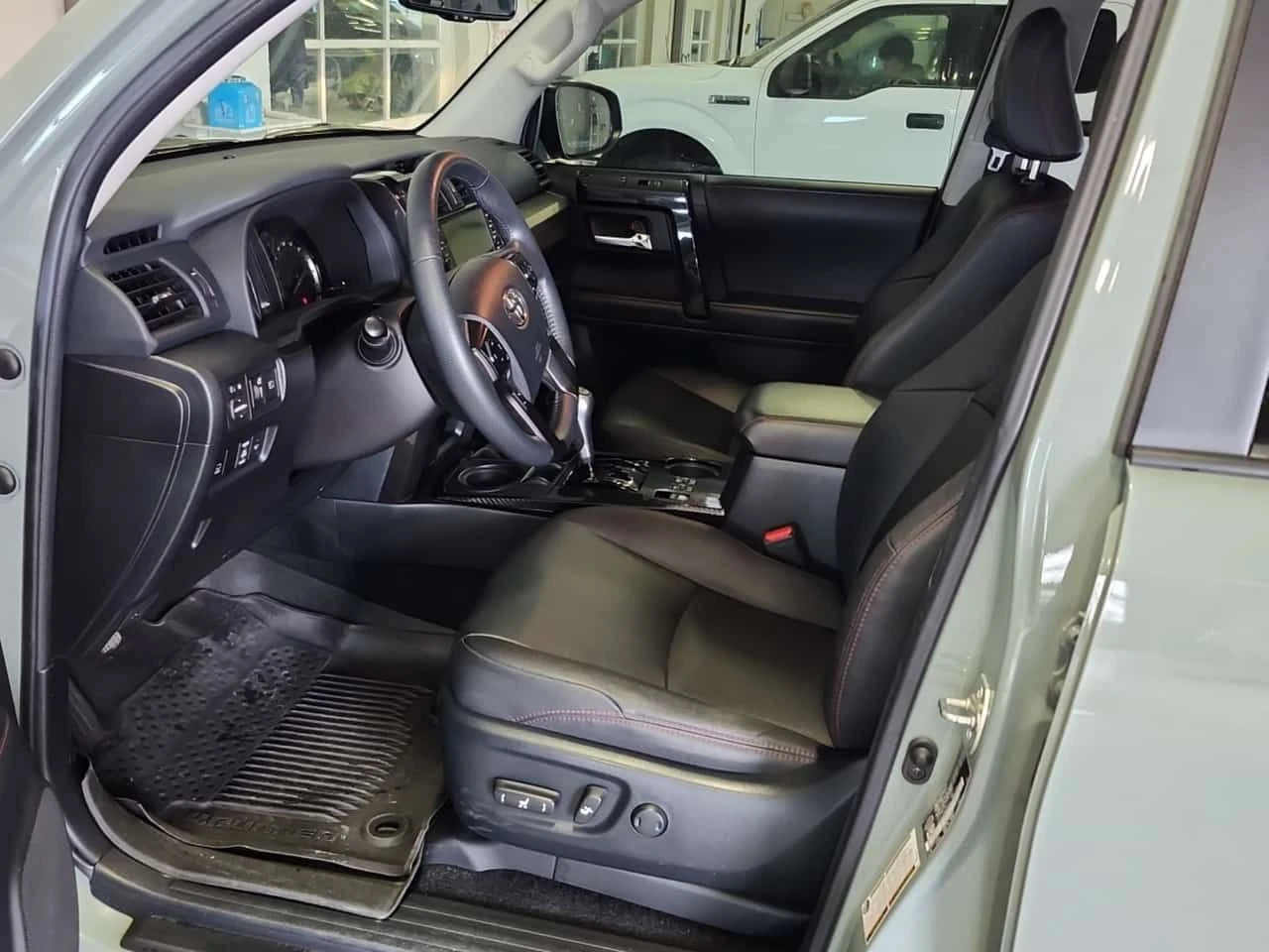 Toyota 4runner 360 КАМЕРИ| ПАНОРАМА| ПОДГРЕВИ| ДИСТРОНИК , снимка 7 - Автомобили и джипове - 53845104