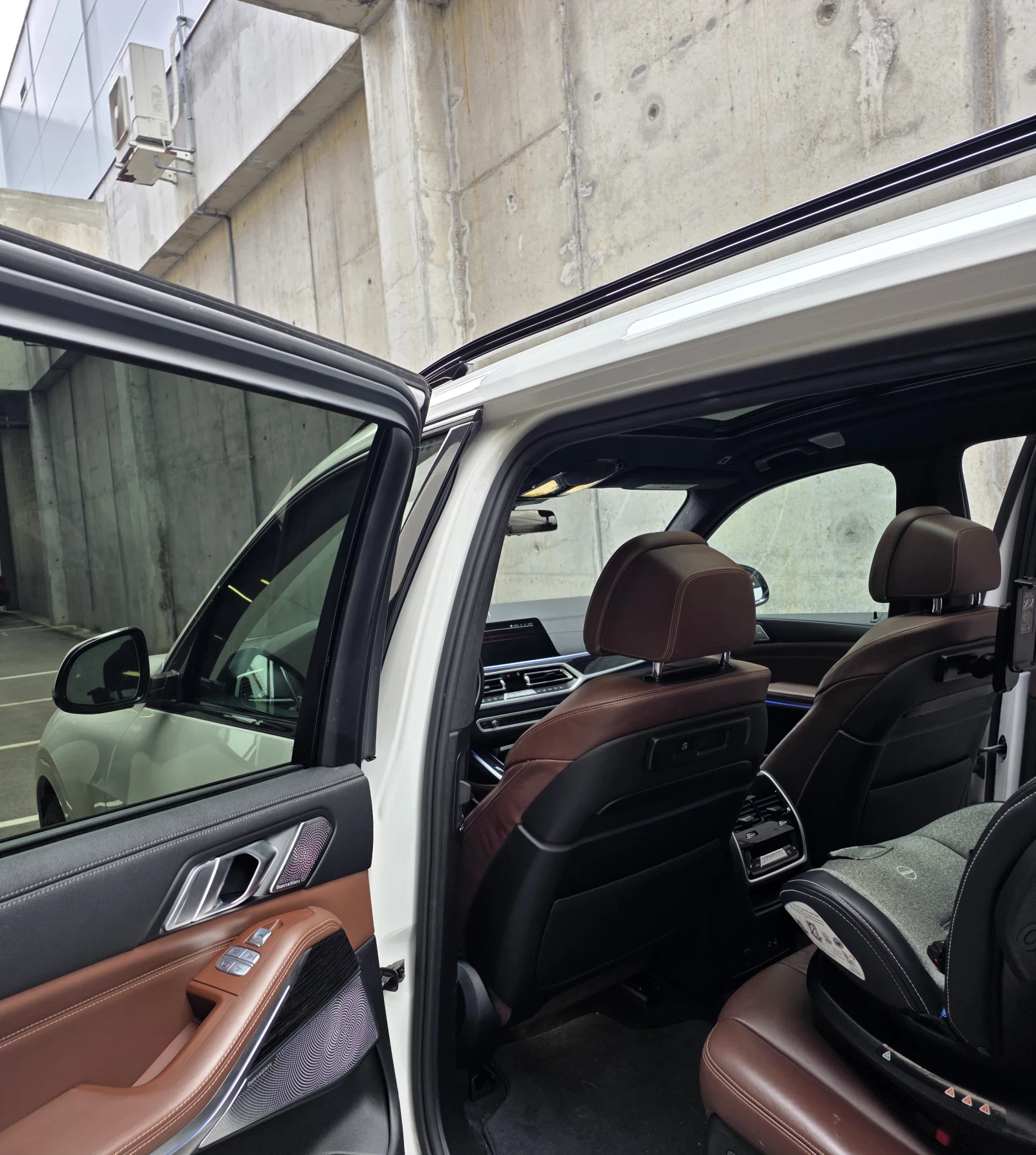 BMW X7 M40i M-Pack/Bowers&Willkins/Diamont/Headup/Distr/7, снимка 15 - Автомобили и джипове - 53975302