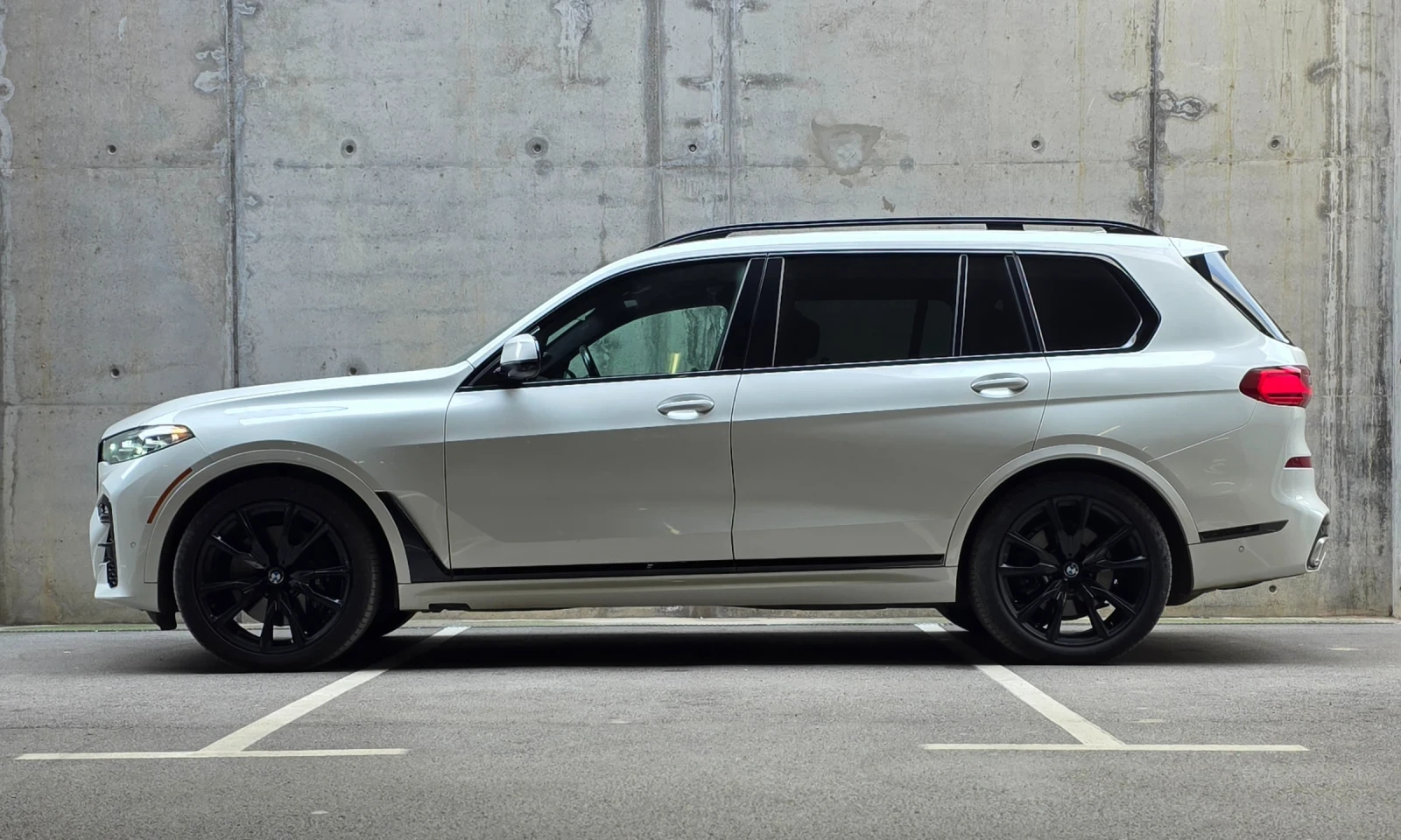 BMW X7 M40i M-Pack/Bowers&Willkins/Diamont/Headup/Distr/7, снимка 3 - Автомобили и джипове - 53975302