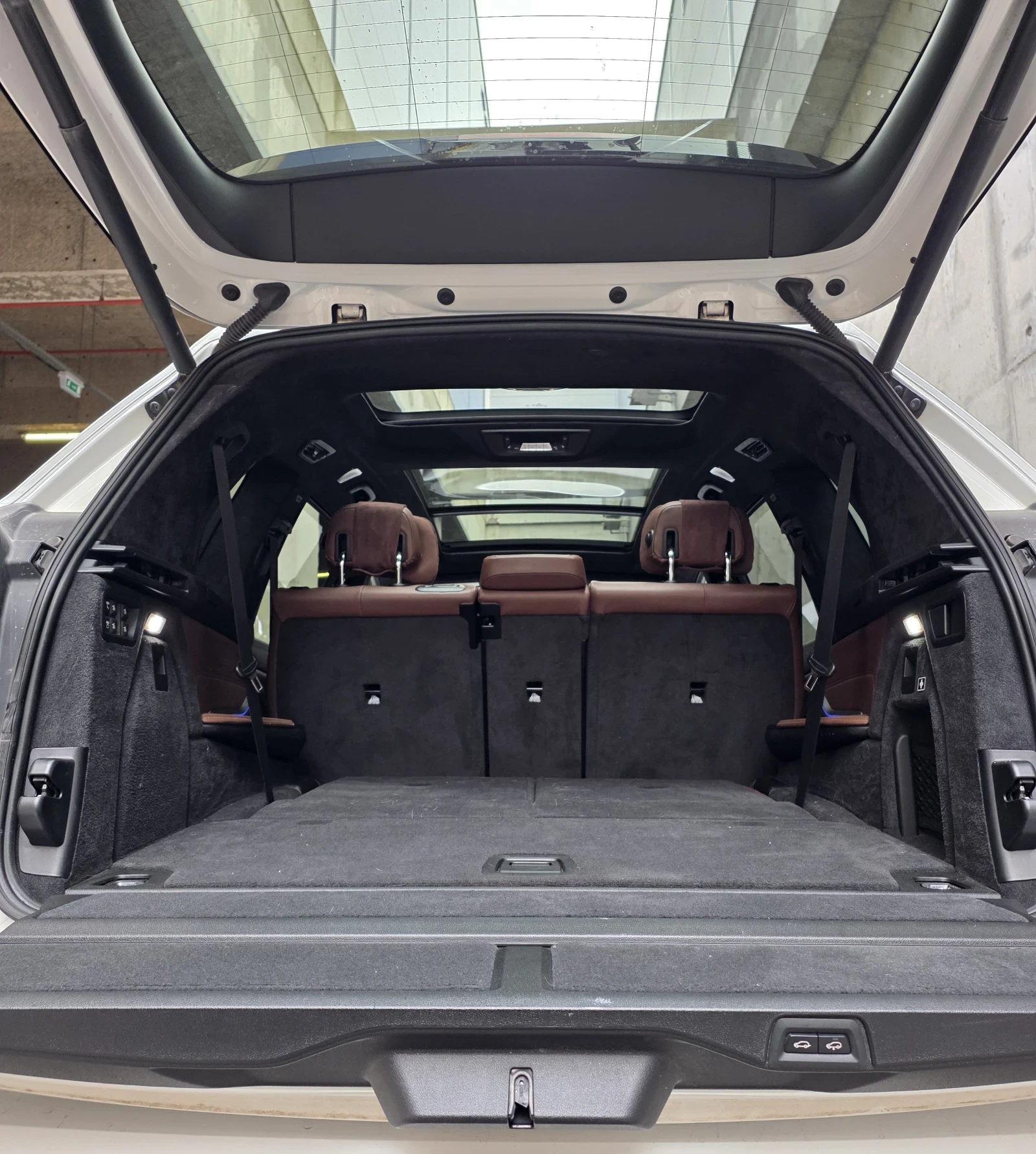 BMW X7 M40i M-Pack/Bowers&Willkins/Diamont/Headup/Distr/7, снимка 16 - Автомобили и джипове - 53975302