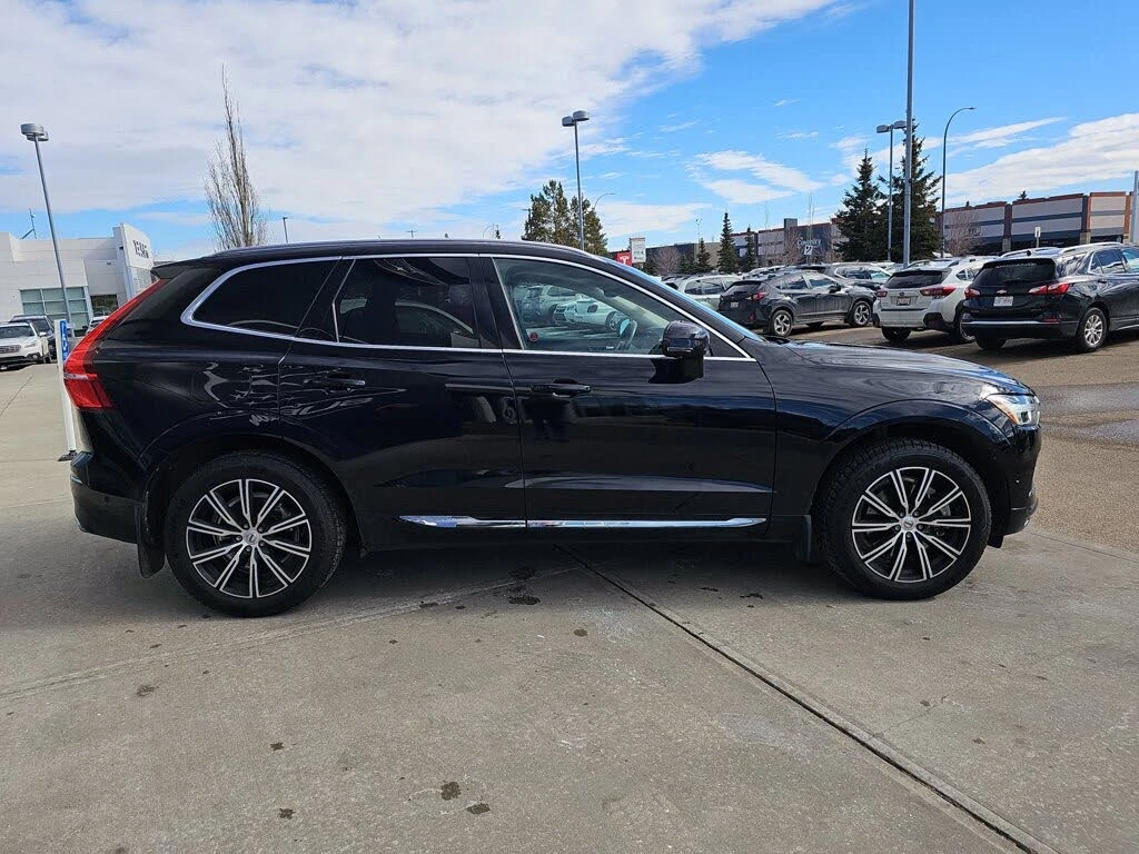 Volvo XC60 * T6* Inscription* AWD* ПАНО* KEYLESS* КАМЕРИ* 360, снимка 4 - Автомобили и джипове - 54161593