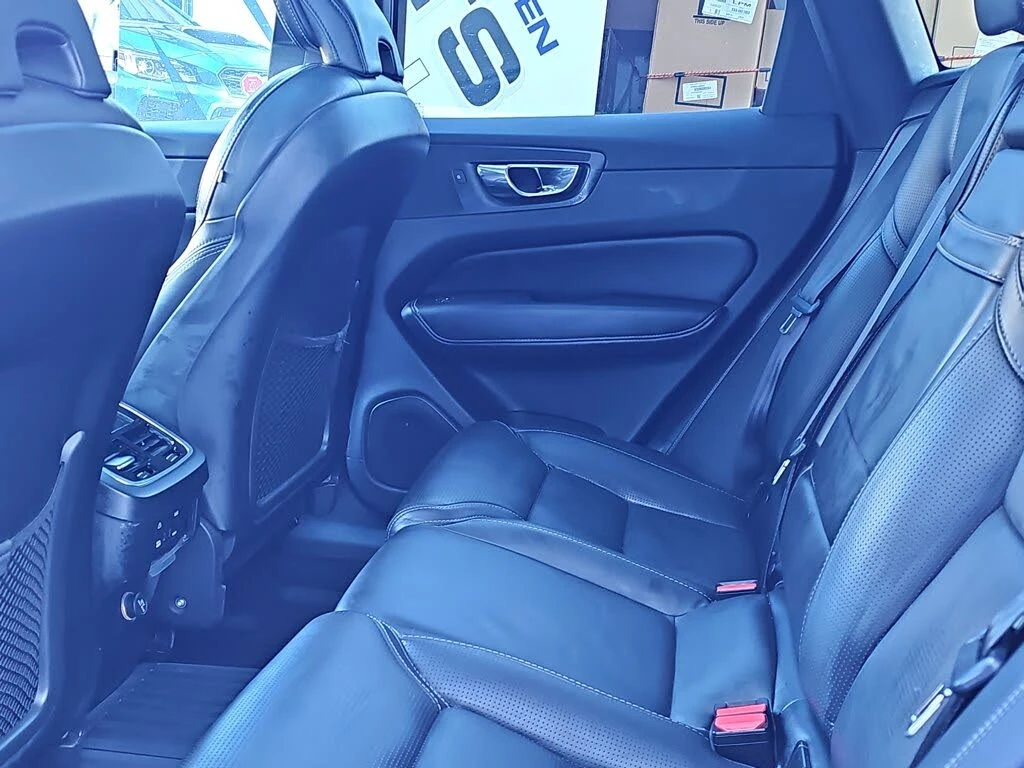 Volvo XC60 * T6* Inscription* AWD* ПАНО* KEYLESS* КАМЕРИ* 360, снимка 13 - Автомобили и джипове - 54161593