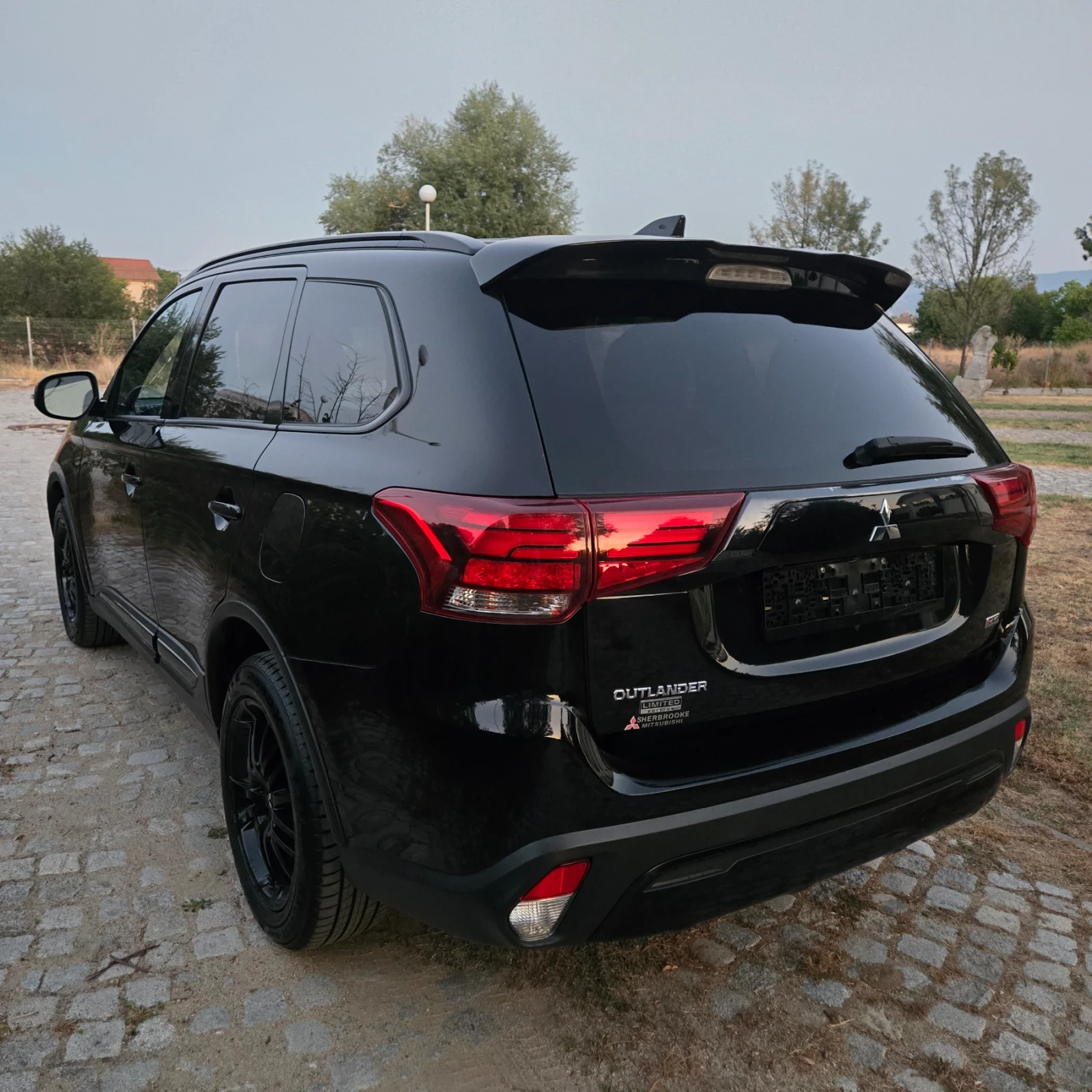 Mitsubishi Outlander 3.0L, 4x4, Limited, 7 места, снимка 7 - Автомобили и джипове - 55751927