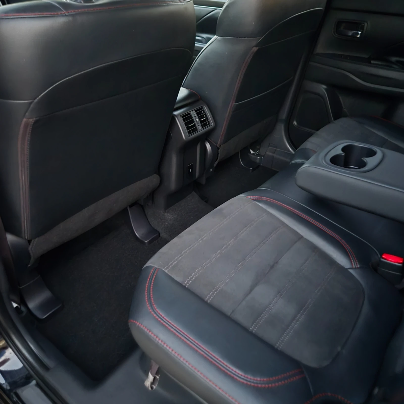 Mitsubishi Outlander 3.0L, 4x4, Limited, 7 места, снимка 9 - Автомобили и джипове - 55751927