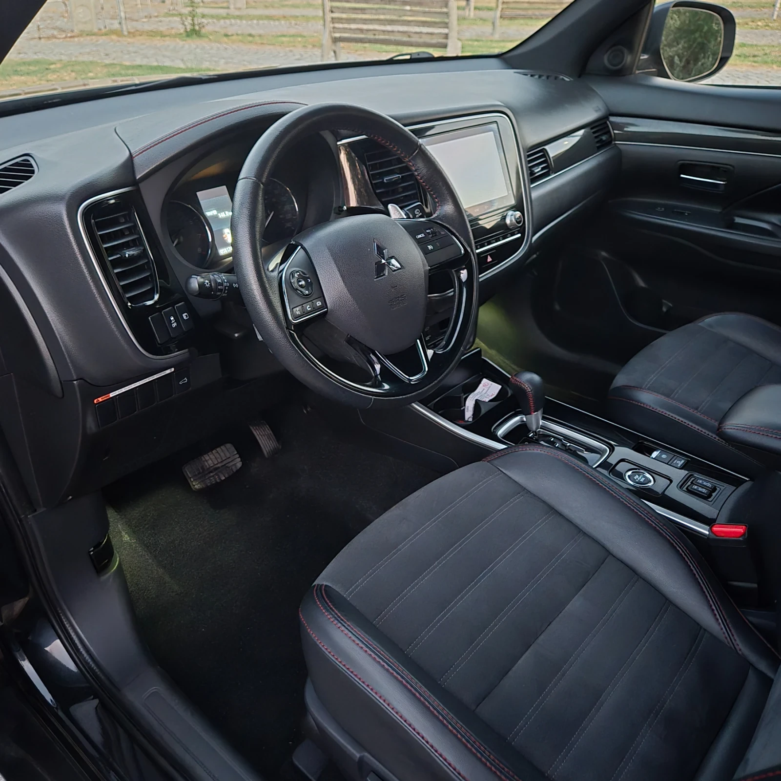Mitsubishi Outlander 3.0L, 4x4, Limited, 7 места, снимка 10 - Автомобили и джипове - 55751927
