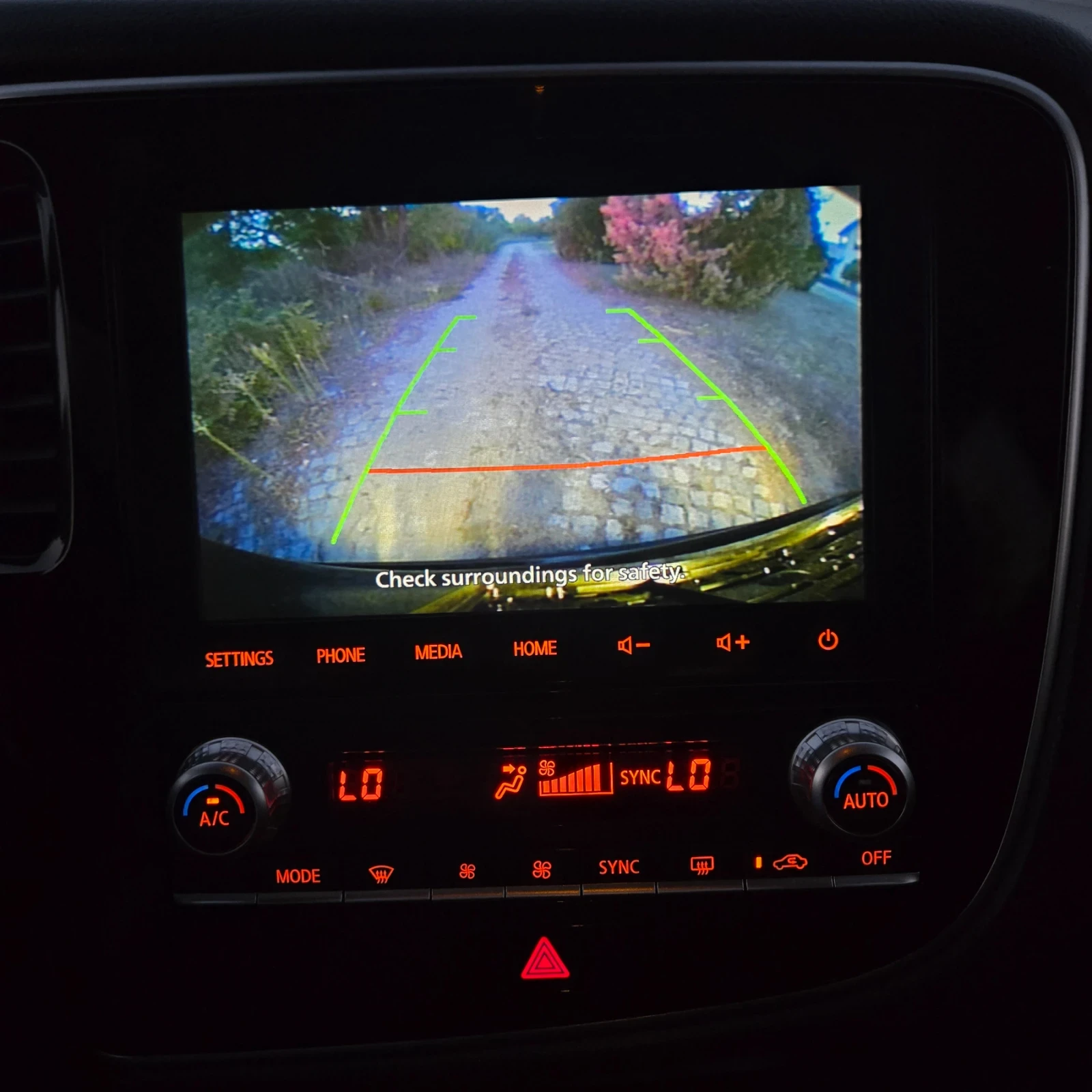 Mitsubishi Outlander 3.0L, 4x4, Limited, 7 места, снимка 14 - Автомобили и джипове - 55751927