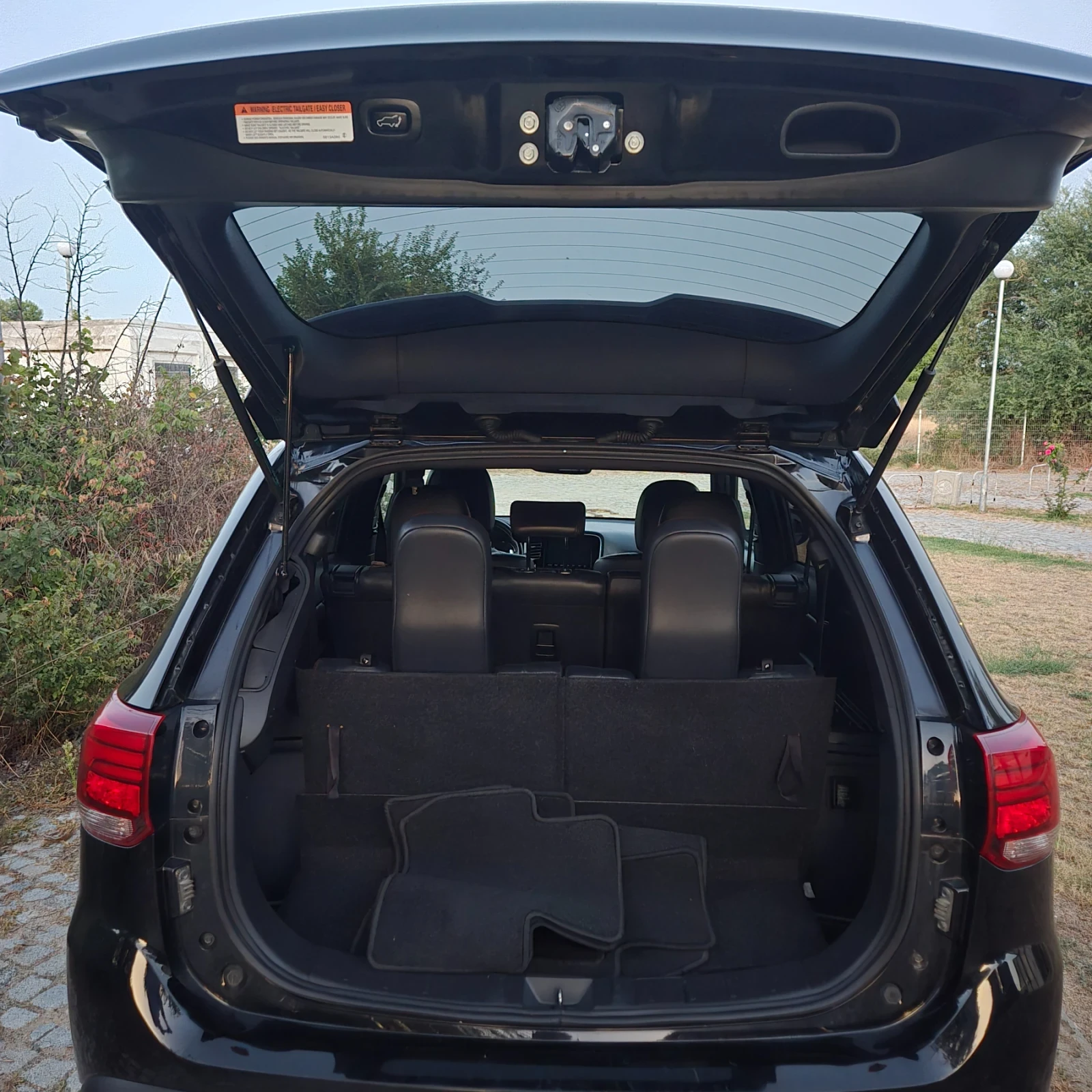 Mitsubishi Outlander 3.0L, 4x4, Limited, 7 места, снимка 8 - Автомобили и джипове - 55751927