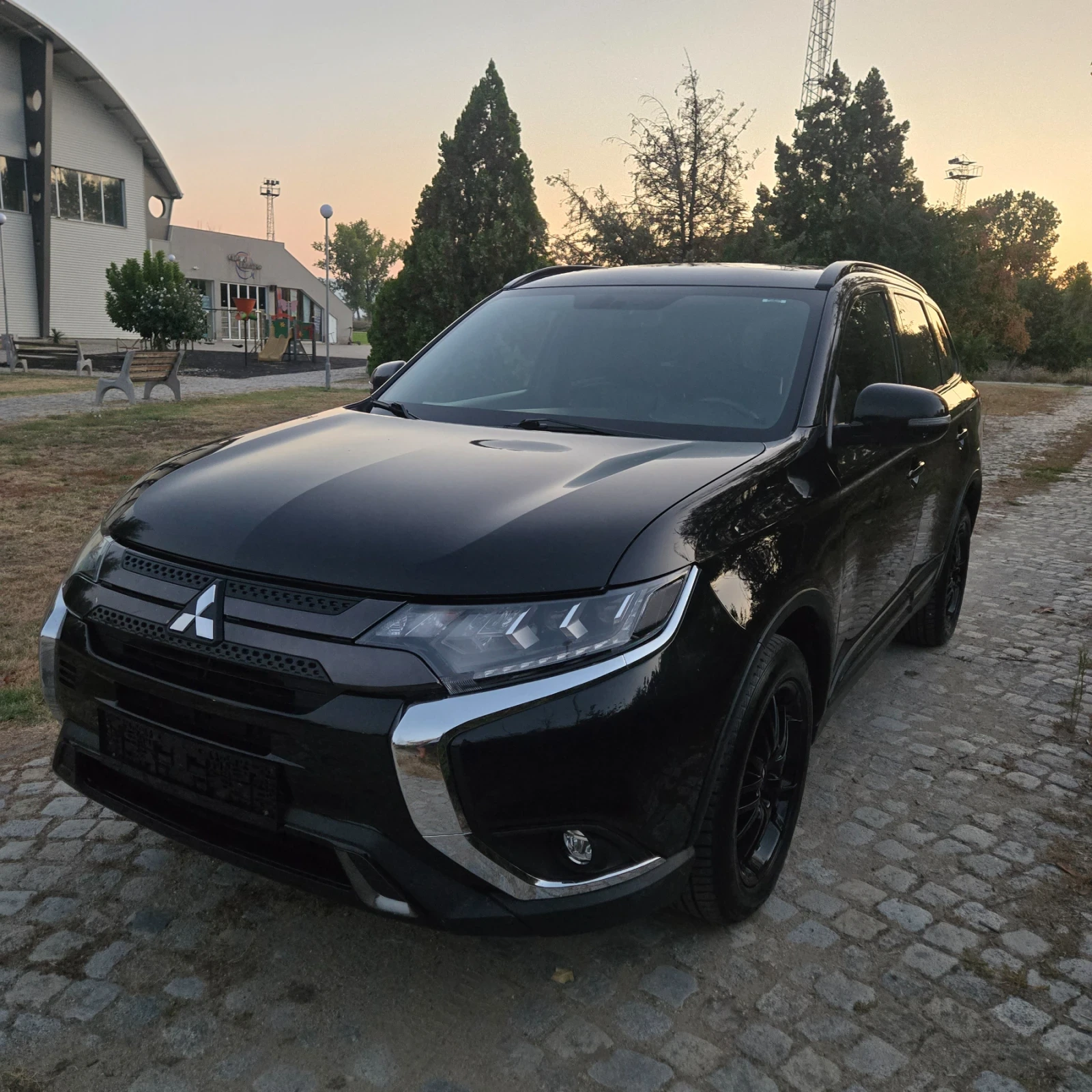 Mitsubishi Outlander 3.0L, 4x4, Limited, 7 места