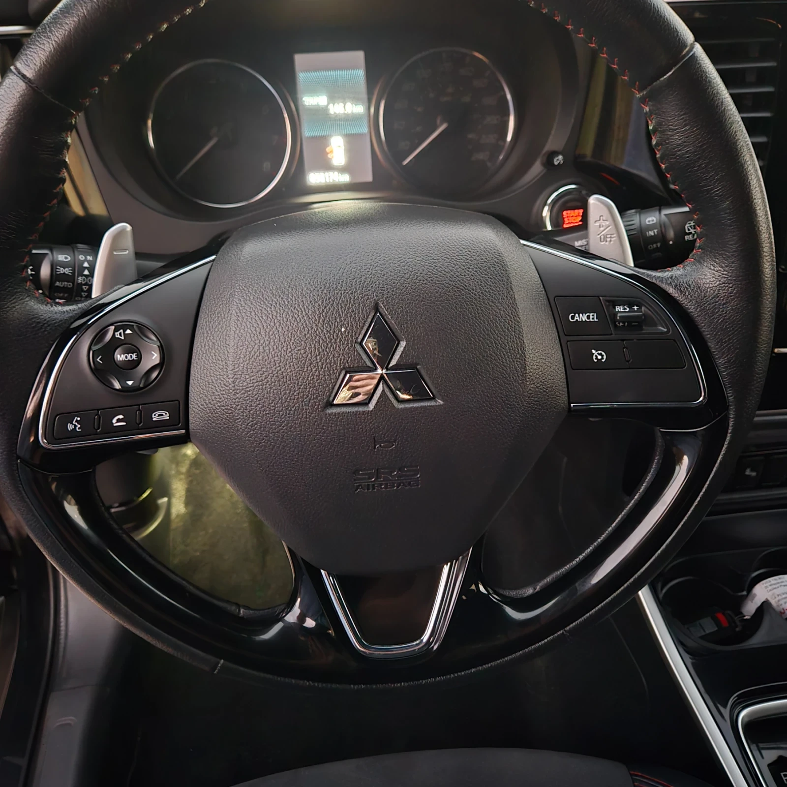 Mitsubishi Outlander 3.0L, 4x4, Limited, 7 места, снимка 12 - Автомобили и джипове - 55751927