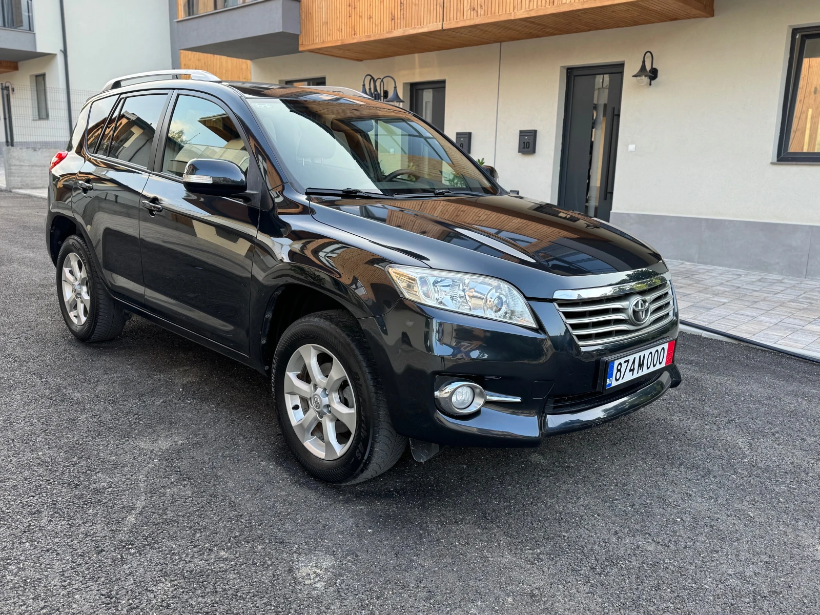 Toyota Rav4 2.2D-4D 4X4 Навигация Кожа Подгрев, снимка 2 - Автомобили и джипове - 55826591