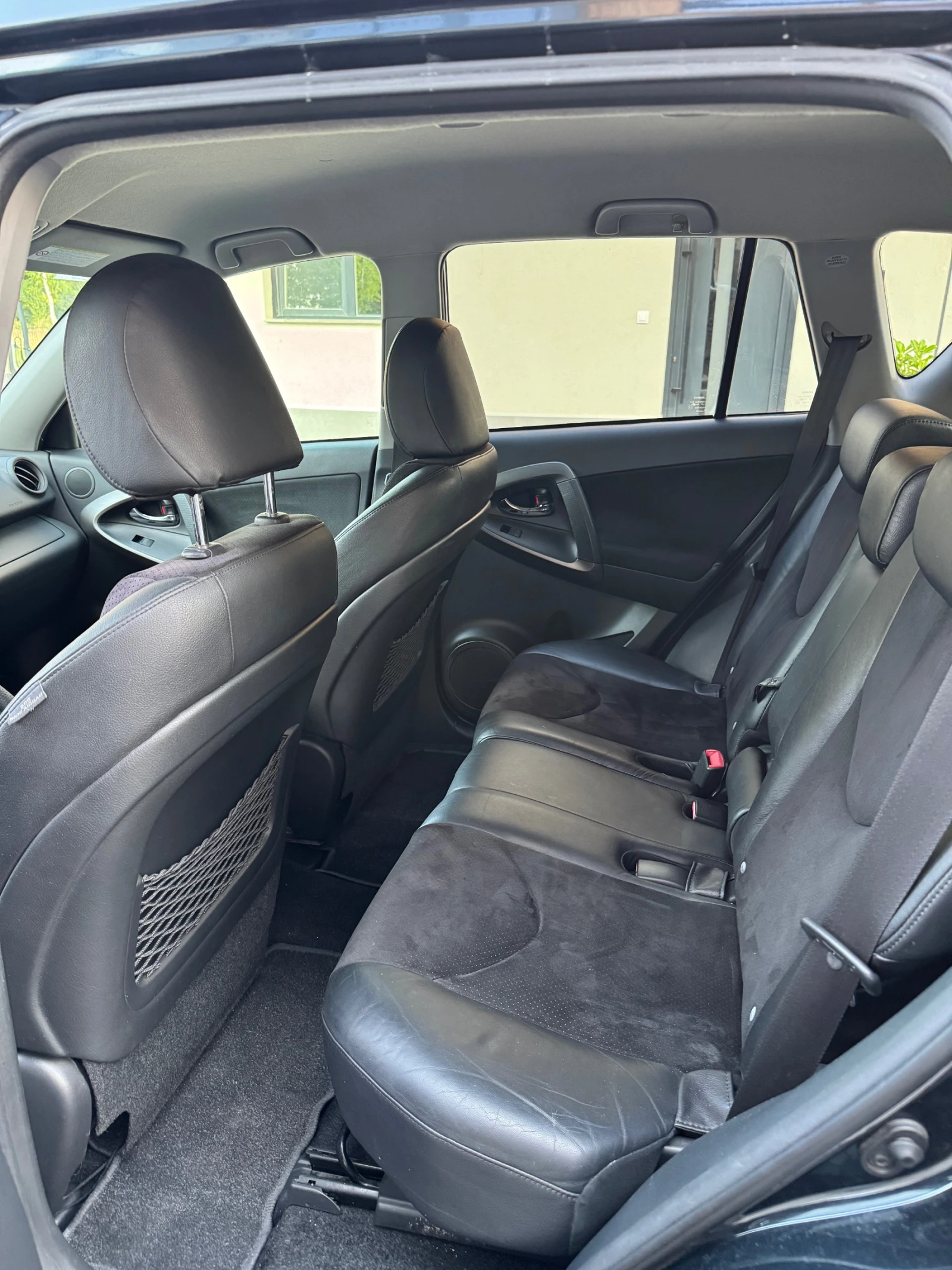 Toyota Rav4 2.2D-4D 4X4 Навигация Кожа Подгрев, снимка 9 - Автомобили и джипове - 55826591