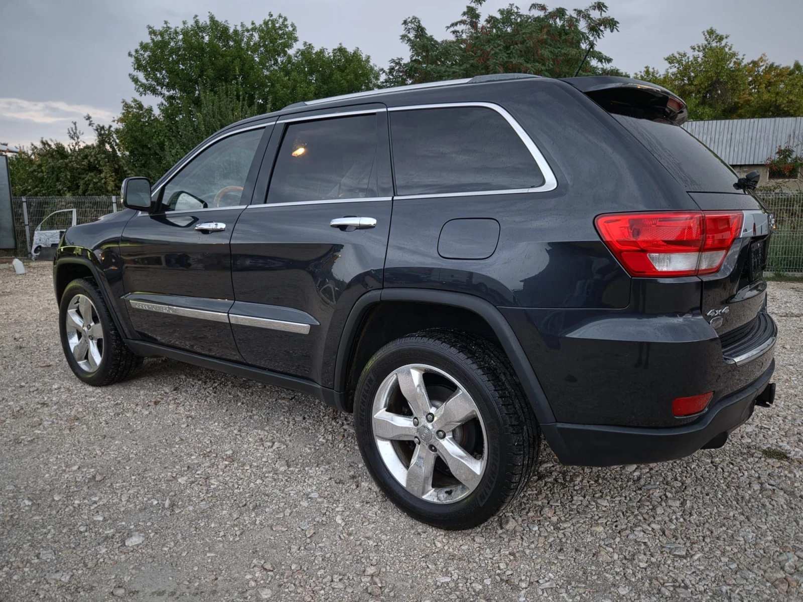 Jeep Grand cherokee 5.7 HEMI* FULL* OVERLAND* PANORAMA* DISTRONIC* KEY, снимка 4 - Автомобили и джипове - 56183562