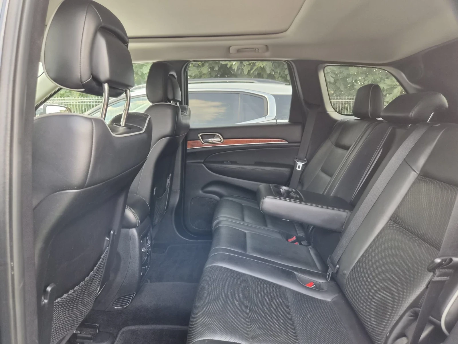 Jeep Grand cherokee 5.7 HEMI* FULL* OVERLAND* PANORAMA* DISTRONIC* KEY, снимка 12 - Автомобили и джипове - 56183562