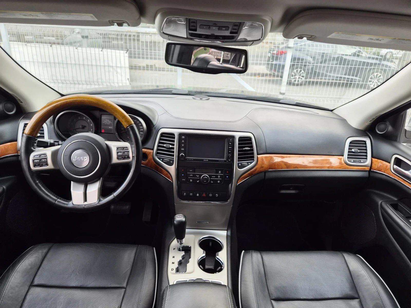 Jeep Grand cherokee 5.7 HEMI* FULL* OVERLAND* PANORAMA* DISTRONIC* KEY, снимка 10 - Автомобили и джипове - 56183562
