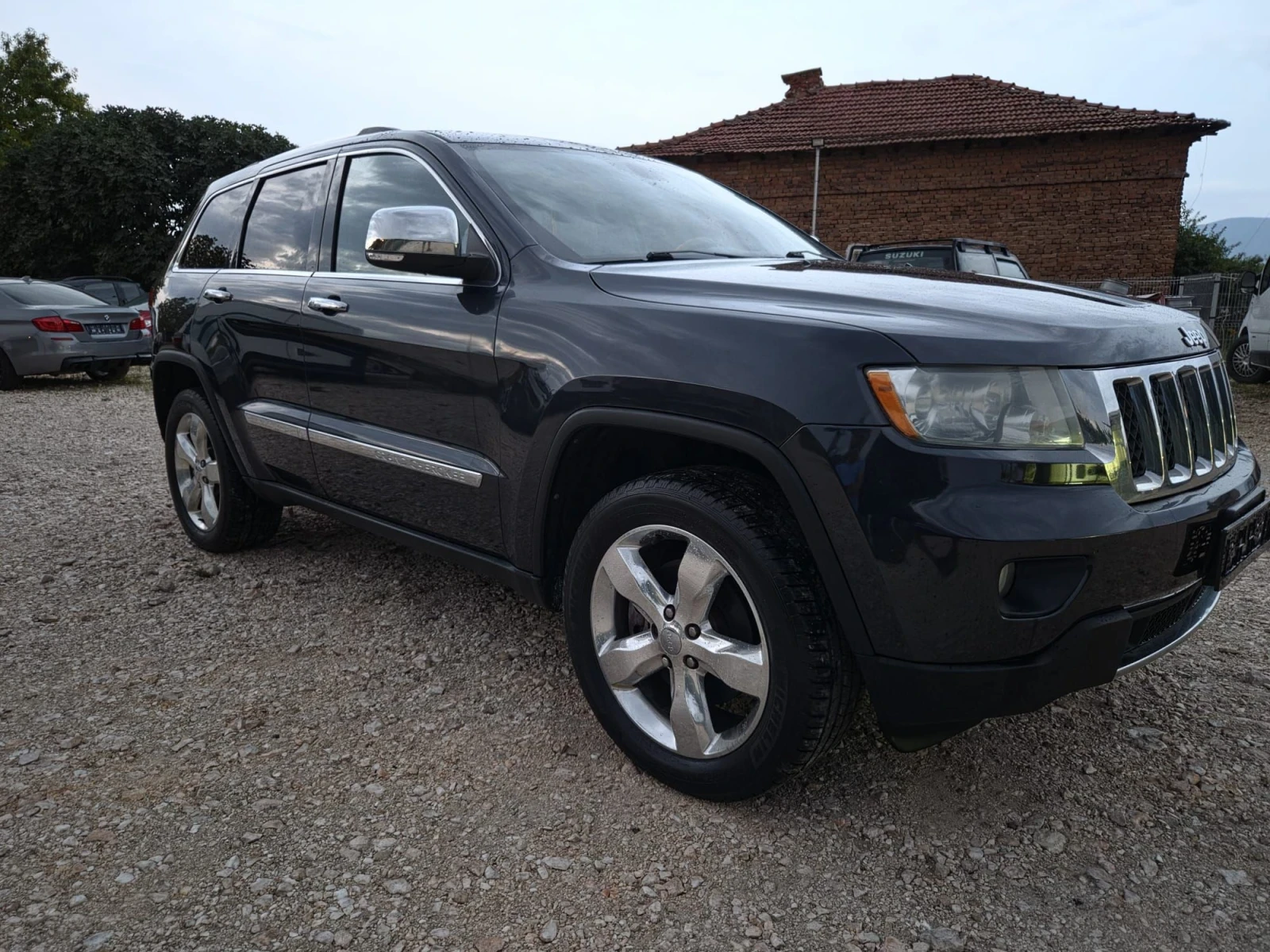 Jeep Grand cherokee 5.7 HEMI* FULL* OVERLAND* PANORAMA* DISTRONIC* KEY, снимка 2 - Автомобили и джипове - 56183562