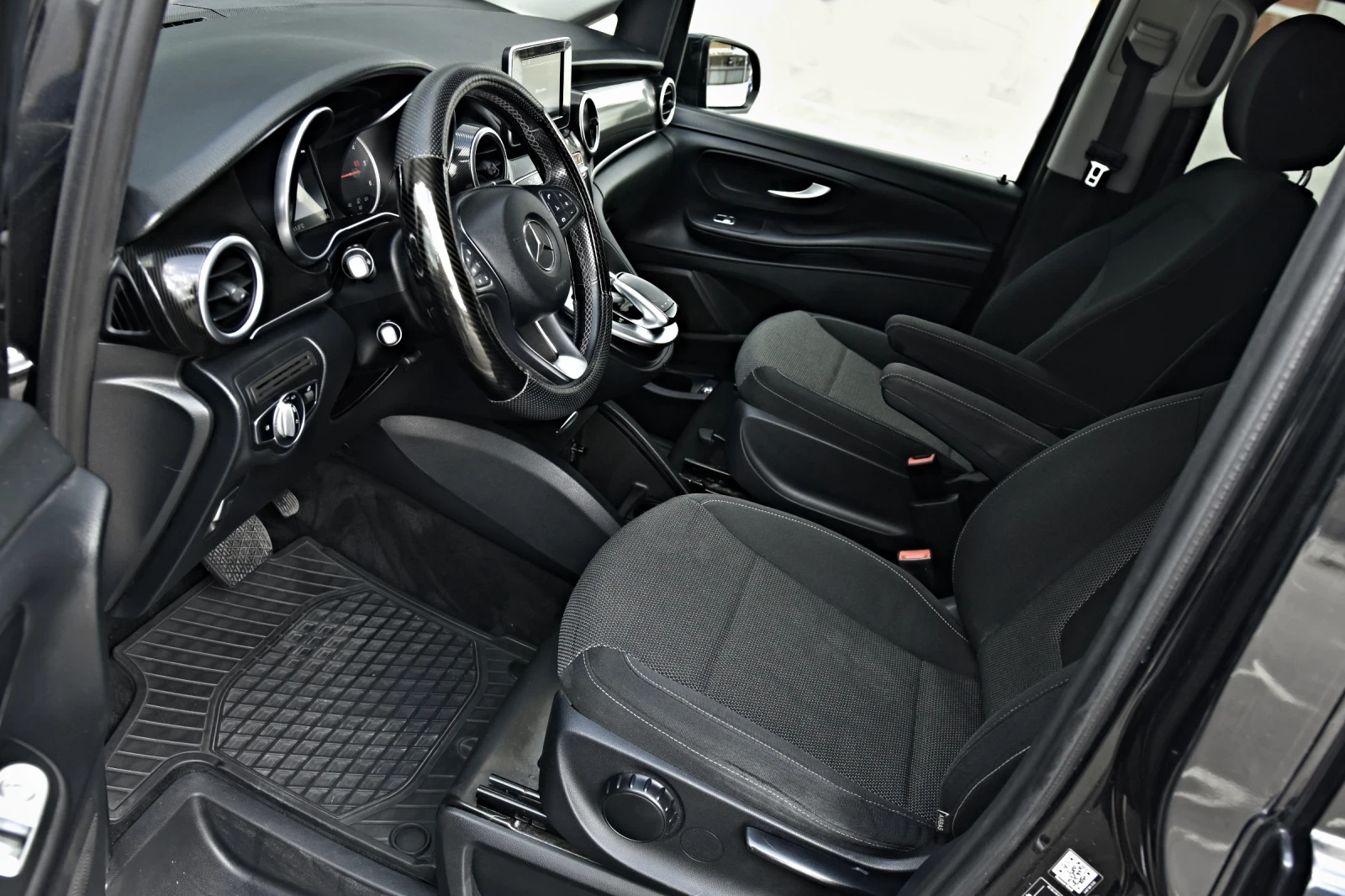 Mercedes-Benz V 220 LONG/8SEASTS/360CAM/DISTR/ЛИЗИНГ, снимка 10 - Бусове и автобуси - 54168984