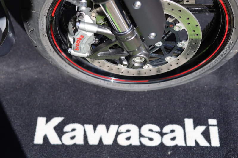Kawasaki Z 1000R Ohlins Brembo, снимка 10 - Мотоциклети и мототехника - 52159177
